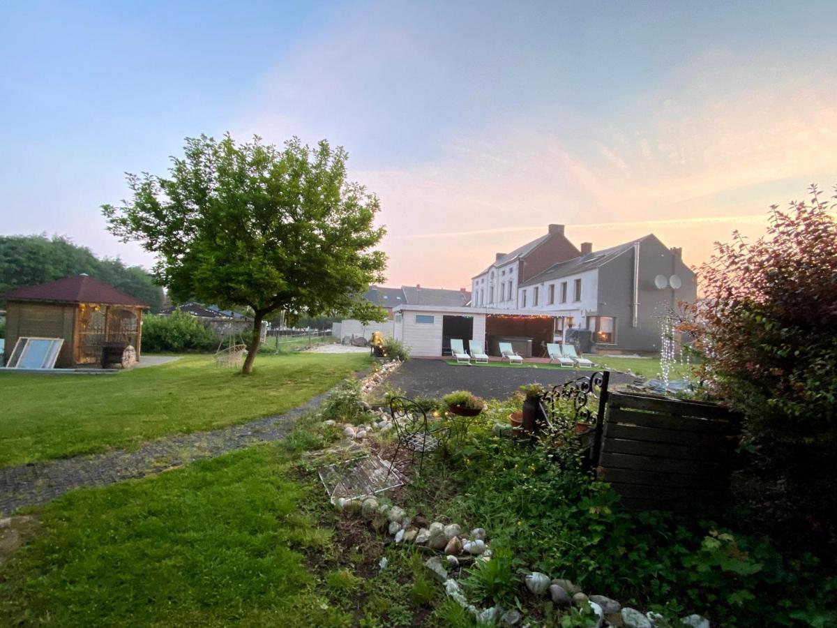 Le Chateau De Frankie Spas-Saunas Grand-Reng Exteriér fotografie